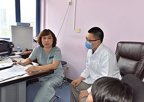 内容包括医务人员与社会人士进行医患互