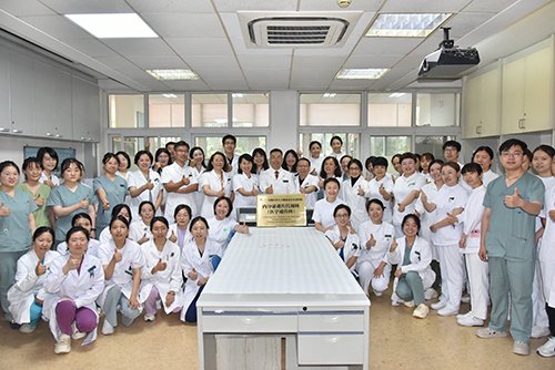 蹲点AI儿医到…